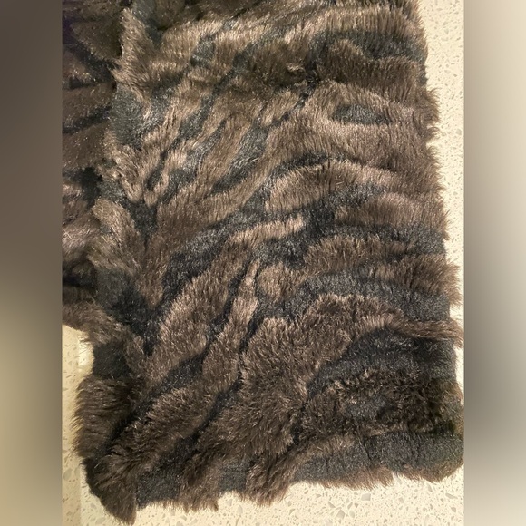 Faux fur scarf - Picture 2 of 3